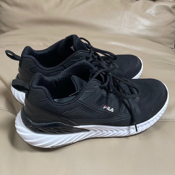 Fila Men’s Black Shoes - Picture 2 of 5